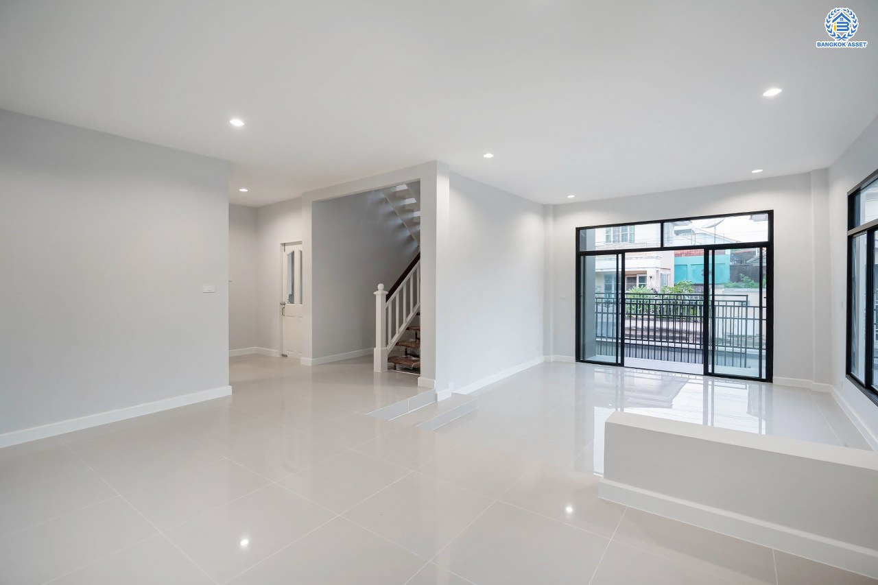 บ้านมือสองตกแต่งใหม่ แบรนด์ LH โครงการ ชัยพฤกษ์ วัดลาดปลาดุก ตอบโจทย์ทุกการอยู่อาศัย เนื้อที่ 106 ตร.ว. พื้นที่ใช้สอยมากถึง 225.5 ตร.ม. ฟังก์ชัน 3 ห้องนอน 4 ห้องน้ำ 1 ห้องแม่บ้าน จอดรถได้ 2 คัน บนทำเลดีที่สุด! ใกล้เซ็นทรัลเวสต์เกต ทางด่วน "กาญจนาภิเษก" และรถไฟฟ้าสายสีม่วง "สถานีคลองบางไผ่"